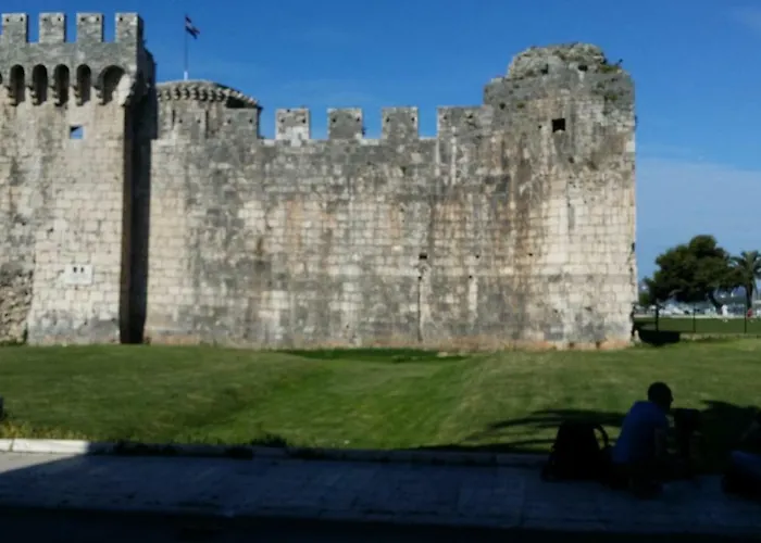 A.teskera Трогир