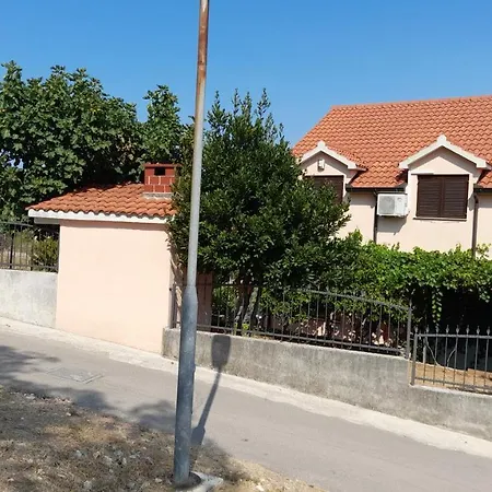 A.teskera Apartment *