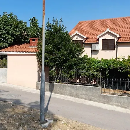 A.teskera Apartment
