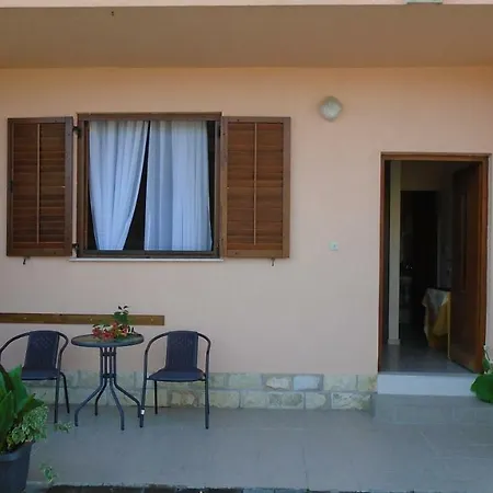 A.teskera Apartment *